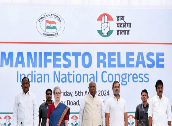 India News | Congress Lays 'nyay Thrust' in Lok Sabha Poll Manifesto, Gives Push to Jobs; Makes Promises for Women, Youth, Farmers, Poor