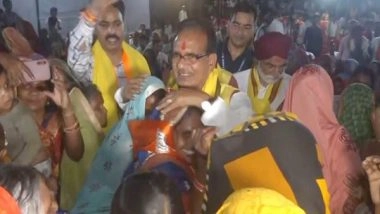 India News | LS Polls: Former MP CM Shivraj Singh Chouhan Interacts, Dines at Tribals' Home Amidst Poll Campaign