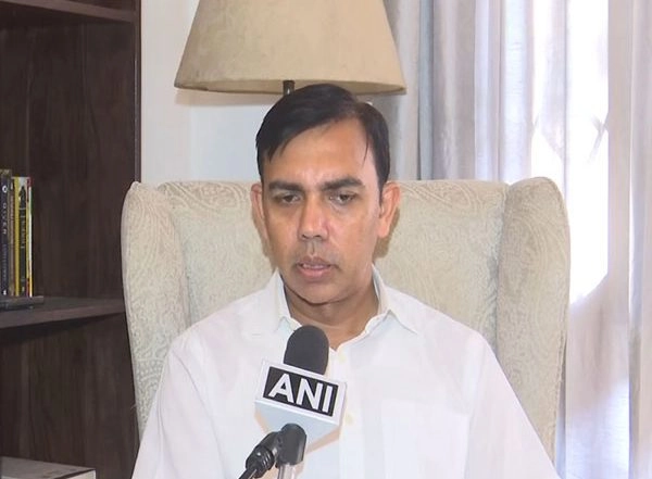 India News | What's the Name of PM Who Spoke Most Lie?: SP Leader Ghanshyam Tiwari on PM Modi's 'do Ladkon Ki Flop Film' Statement