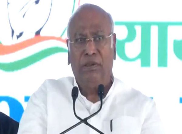 India News | Hate Speech Matter: Police ATR on Complaint Against Mallikarjun Kharge Says No Offence Made out in Delhi