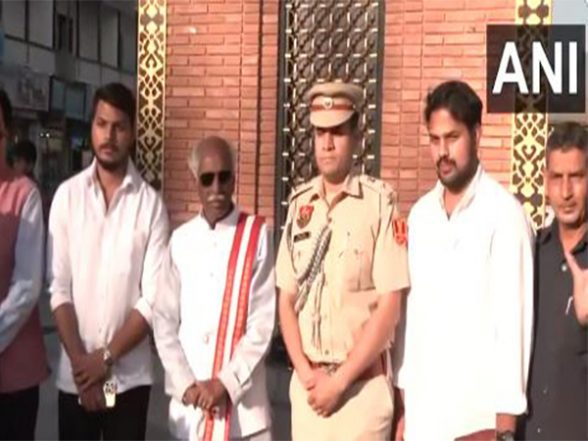India News | JK: Haryana Governor Visits Famous Clock Tower at Lal Chowk - Vimarsana News