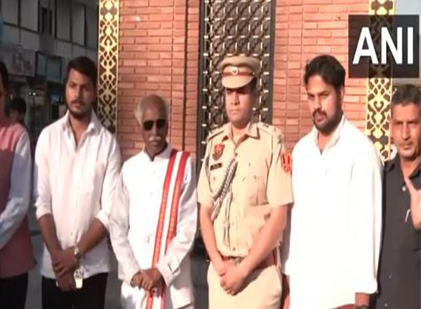 India News | JK: Haryana Governor Visits Famous Clock Tower at Lal Chowk