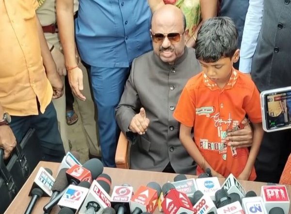 India News | West Bengal Governor Meets Family of BJP Worker Found Dead in 'mysterious Circumstances'