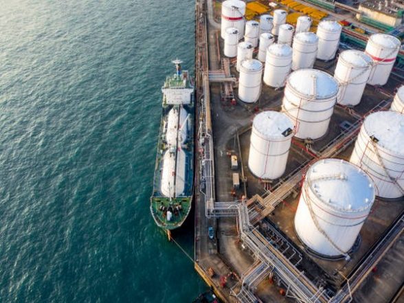 Business News | Crude Oil Prices Can Hit USD 100 a Barrel in 2024 if OPEC Maintains Cuts: Vitol CEO Russell Hardy - Vimarsana News