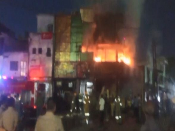India News | UP: Fire Breaks out at Restaurant in Aligarh, One Injured - Vimarsana News