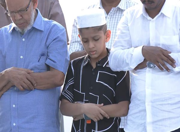 India News | People Offer Mass Prayers, Exchange Greetings in Tamil Nadu, Kerala, Ladakh, J&K on Eid-al-Fitr