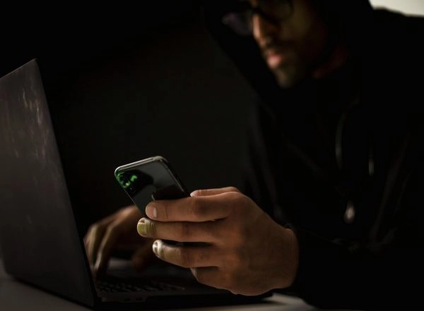 Business News | Apple Warns Users in 91 Countries, Including India, of Pegasus-like 'mercenary Spyware' Attacks