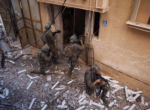 World News | Israeli Forces Target Hamas Sites in Central Gaza