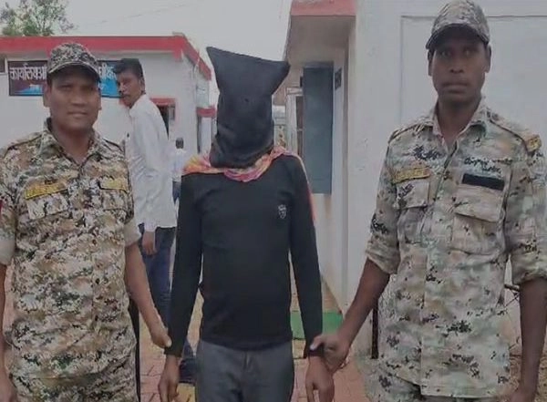 India News | Naxal Courier Apprehended in Joint Operation by Police and ITBP in Chhattisgarh