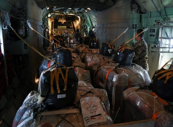 World News | Record Number of Humanitarian Aid Trucks Entering Gaza: Israel Officials