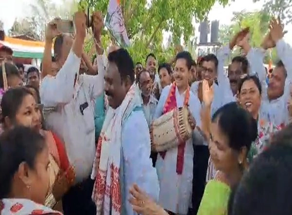India News | Congress' Poll Campaign in Assam's Sonitpur Turns into Music, Dance Ahead of Rongali Bihu Celebration