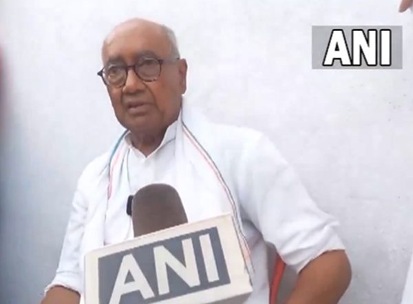 India News | Madhya Pradesh: Congress' Digvijaya Singh Again Raises Questions on EVM, Ahead of LS Polls