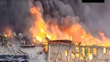 India News | Kolkata: Fire Breaks out in Slum Area, Several Shanties Destroyed