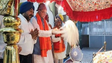 India News | Uttarakhand CM Pushkar Singh Dhami Offers Prayers at Gurudwara Nanakpura on the Occasion of Baisakhi