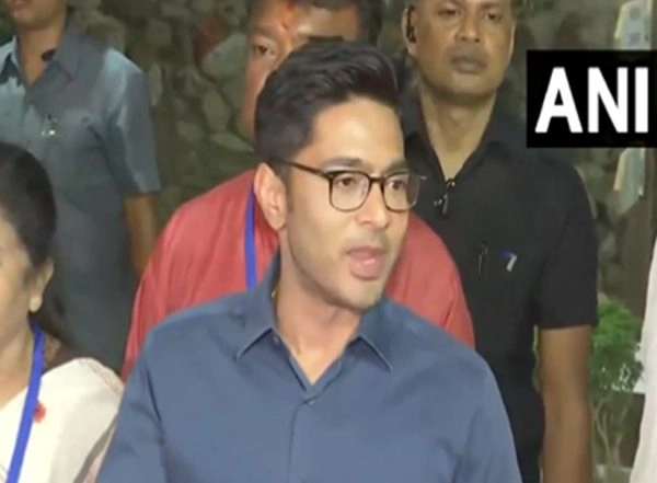 India News | TMC Files Complaint After Party Claims Abhishek Banerjee's Helicopter Raided by IT Dept