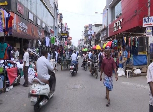 India News | LS Polls: Shopkeepers, Visitors in Puducherry's Sunday Market Demand Basic Facilities Like Toilets, Drinking Water