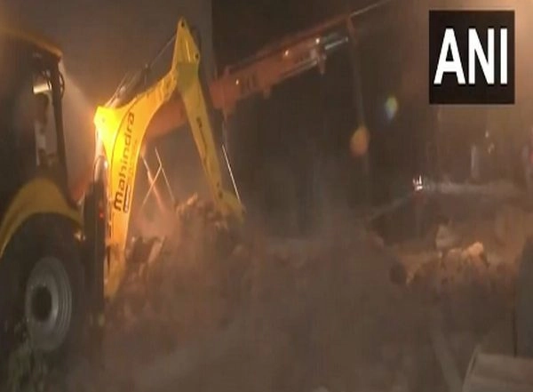 India News | Two-storey Building Collapsed in Muzaffarnagar; 15 Rescued as Search Continues
