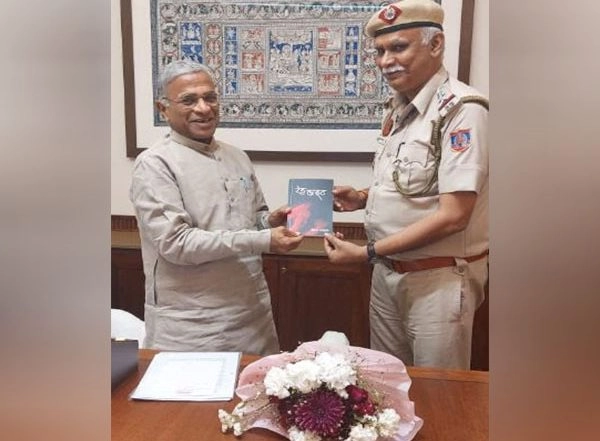 Business News | Deputy Chairman of the Rajya Sabha, Harivansh Praised Keshav Bharadwaj's Bhojpuri Story Collection 'Redlight'