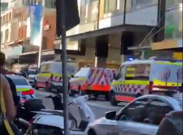 World News | Sydney Mass Stabbing: Chinese Woman Killed in Bondi Junction Westfield