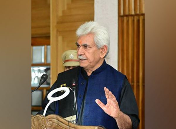 India News | Ganderbal Boat Tragedy: J-K LG Manoj Sinha and PDP Chief Mufti Express Grief over Loss of Lives
