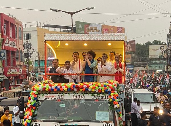 India News | Priyanka Gandhi Vadra Holds Roadshow in Agartala in Support of Congress' Tripura West Candidate