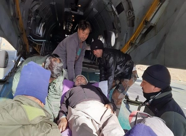 India News | Indian Air Force Evacuates Two Civilians Needing Medical Help from Kargil to Srinagar
