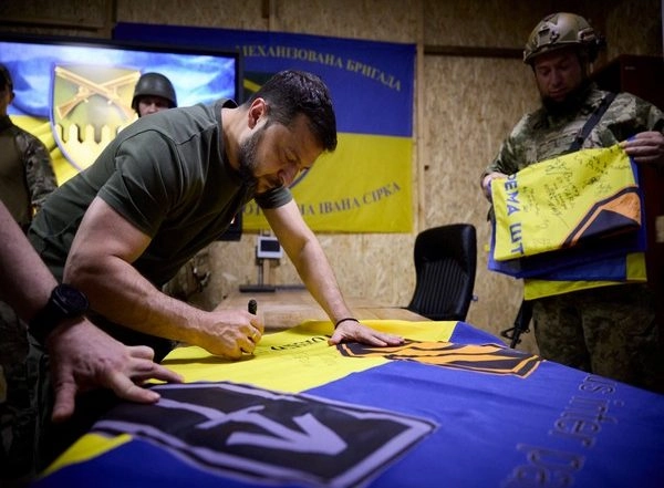 World News | Ukraine Could Not Thwart Russian Airstrike on Power Plant as It Ran out of Missiles: Zelenskyy