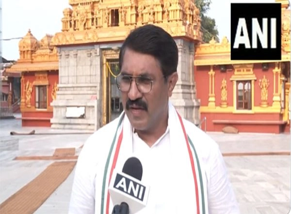 India News | Dakshina Kannada Congress Candidate Visits Sri Gokarnanatha Kshetra Temple in Mangaluru