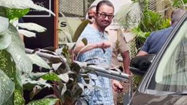 Aamir Khan Spotted in Mumbai Sporting Signature Look at Krome Studios (Watch Video)