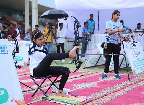 Sports News | Sheetal Devi Gives World Champion Scare as Armless Wonder Bags Silver in Khelo India National Archery Meet