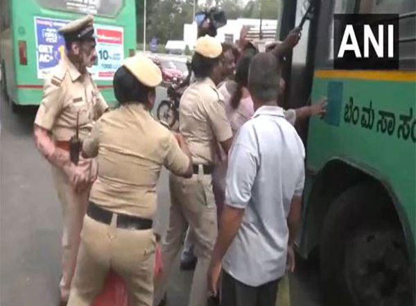 India News | Karnataka: Congress Workers Hold Protest Against Centre over Non-release of Relief Funds Ahead of PM Modi's Visit