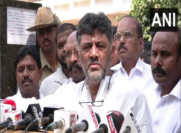 India News | FIR Against Karnataka Dy CM Shivakumar for Violation of MCC