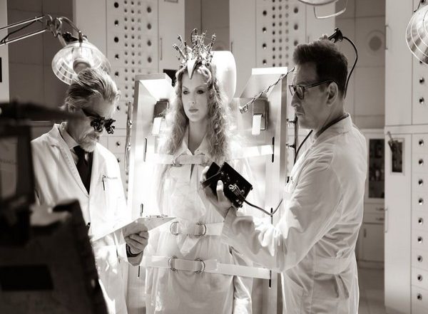 Entertainment News | Ethan Hawke, Josh Charles Praise Taylor Swift Post 'Fortnight' Cameos