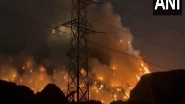 India News | Massive Fire Breaks out at Ghazipur Landfill Site in Delhi