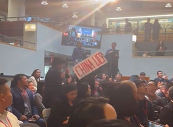 World News | US: Taiwanese, Tibetan Students Disrupt Chinese Ambassador Xie Feng's Speech at Harvard