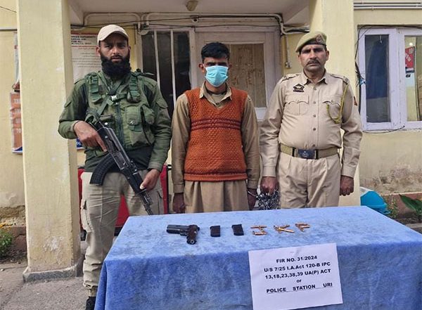 India News | LeT Terror Associate Along with Ammunition Held in Baramulla: Police