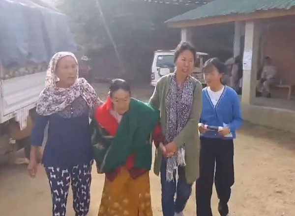 India News | Lok Sabha Polls Phase-2: 94-year-old Woman Walks to Polling Booth to Cast Vote in Manipur