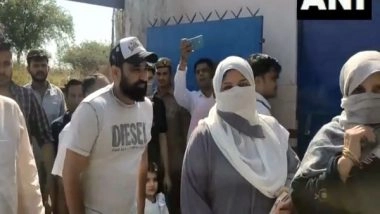 Sports News | Pacer Mohammed Shami Casts His Vote in Uttar Pradesh's Amroha