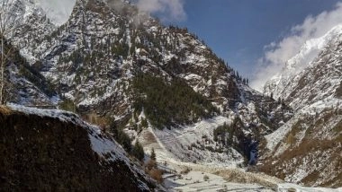 India News | Himachal Pradesh: 60 Roads Blocked Due to Snowfall; IMD Issues Orange Alert