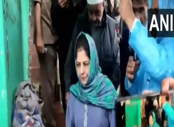 India News | 2024 Lok Sabha Elections: Mehbooba Mufti Holds Roadshow in Poonch