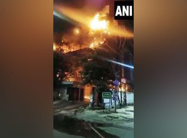 Noida Fire: Blaze Erupts at Leather Manufacturing Company Building in Sector 65 Area (Watch Videos)