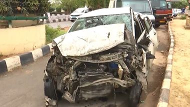 Delhi Road Accident: Three Injured As Speeding Jaguar Car Hits Cab in Dhaula Kuan, Eyewitness Shares Accident Details (Watch Video)