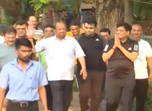 India News | Union Minister Piyush Goyal Interacts with Locals During Morning Walk in Mumbai, Joins Yoga Session as Part of His Poll Campaign