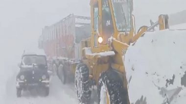 India News | J-K: BRO Rescues 35 Vehicles Stranded in Snow at Razdan Top