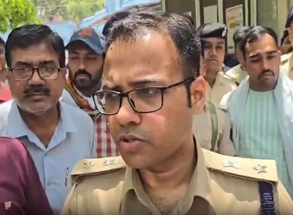 India News | Bihar: Two Policemen Killed as Container Truck Hits Security Bus Going for Election Duty to Supaul