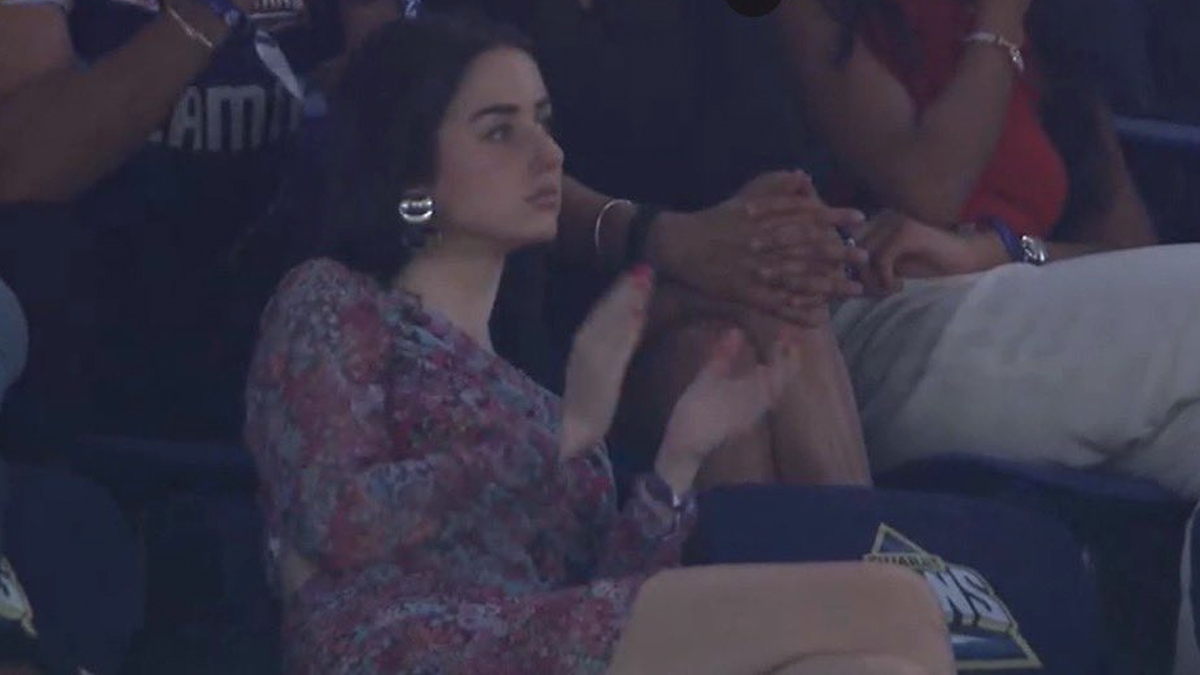 Hollywood Actress Ana de Armas Doppelganger Spotted Watching GT vs DC IPL  2024 Match at Narendra Modi Stadium, Fans React | 🏏 LatestLY