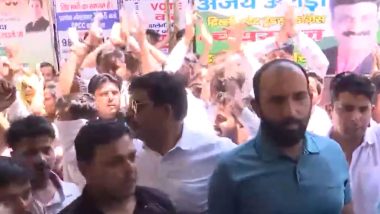 'Baahari Ummeedwaar Nahi Chalega': Congress Workers Raise Slogans During Protest Against Party's Candidates for Lok Sabha Polls in Delhi (Watch Video)