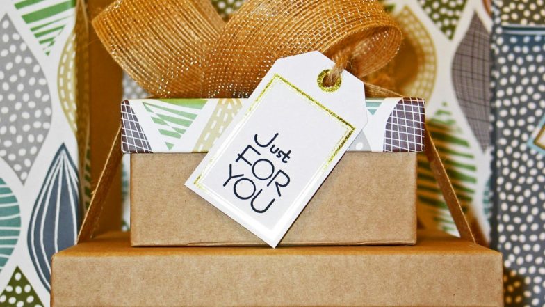 Siblings Day 2024 Gifts for Sister: From Personalised Jewellery To Experience and Activity, 5 Gift Ideas To Make the Day Memorable for Your Sibling