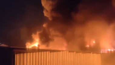 Pune Fire: Massive Blaze Erupts in Kudalwadi Area of Pimpri Chinchwad, Around 150 Scrap Shops Gutted (Watch Video)