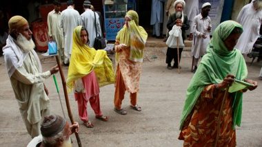 Eid-ul-Fitr 2024: Thousands of Professional Beggars Flock to Busy Markets, Shopping Malls and Traffic Signals in Pakistan's Karachi to Seek Alms in Ramazan